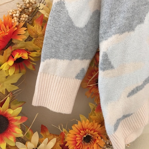 NWOT Camo print oversized sweaters - Picture 3 of 5